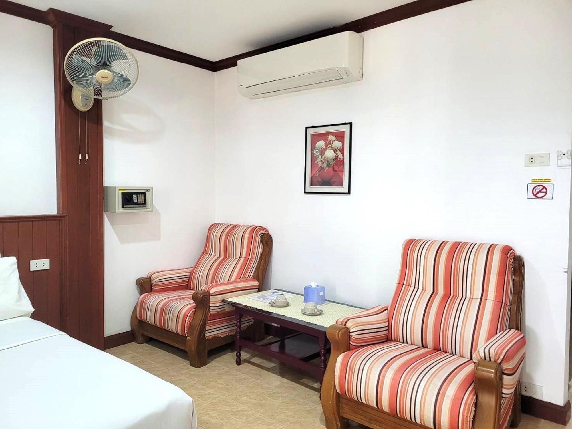 Rabbit Mansion Patong Hotel Exterior photo