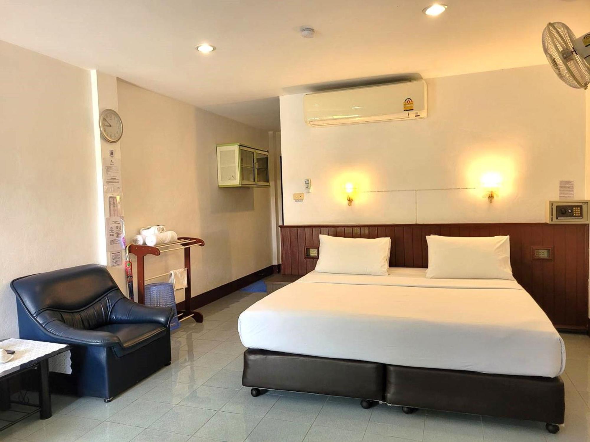 Rabbit Mansion Patong Hotel Exterior photo