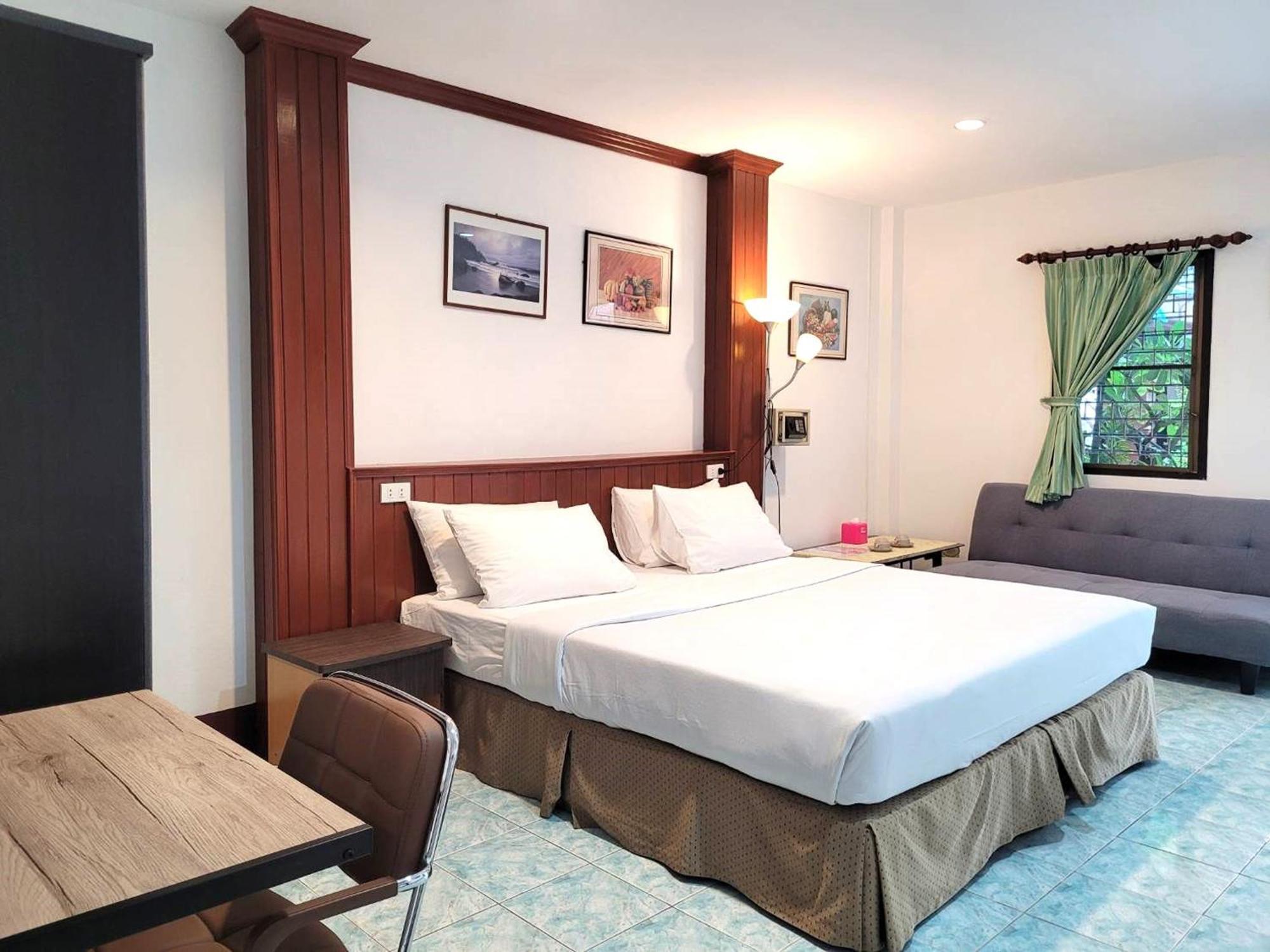 Rabbit Mansion Patong Hotel Exterior photo