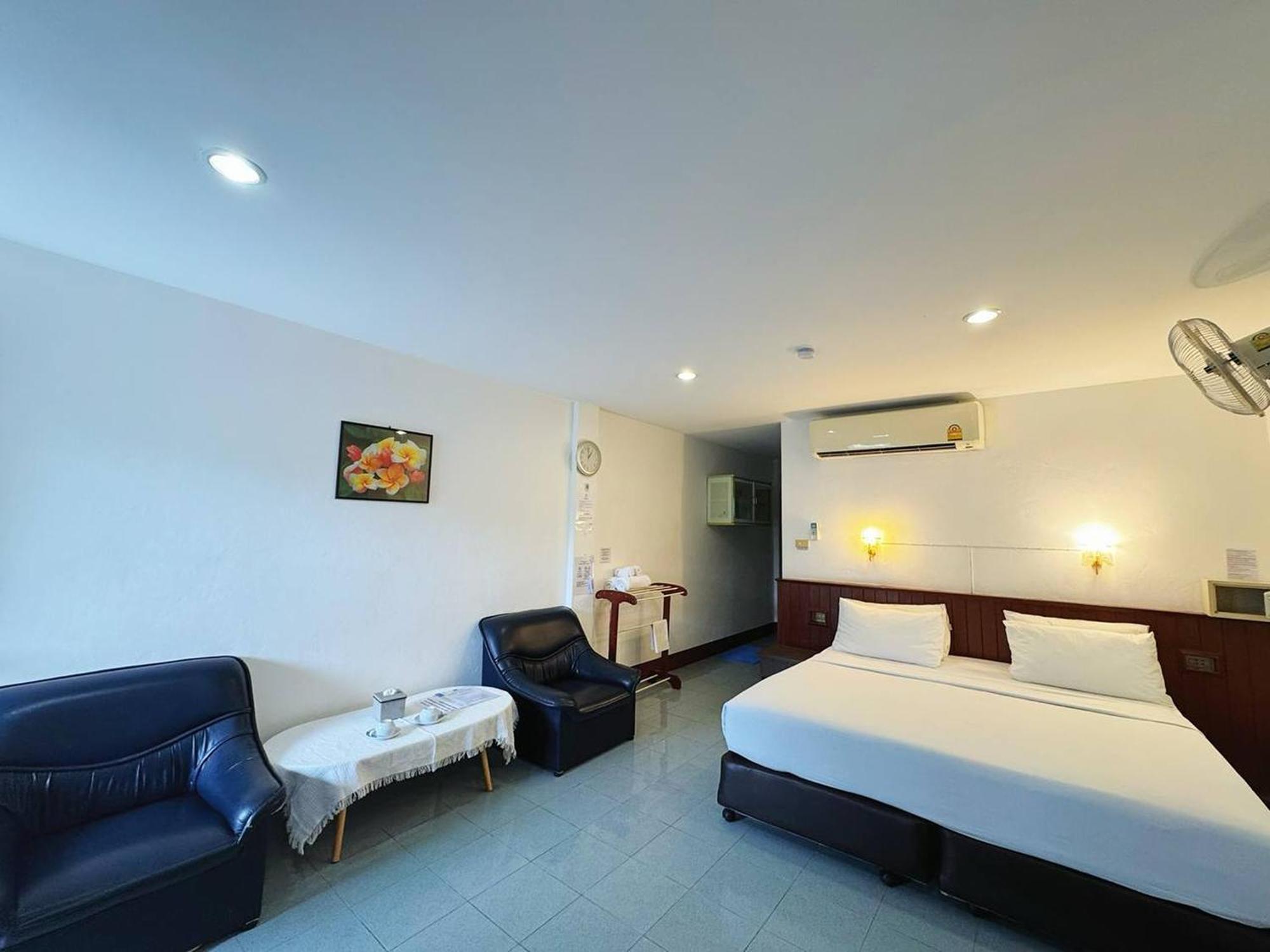 Rabbit Mansion Patong Hotel Exterior photo